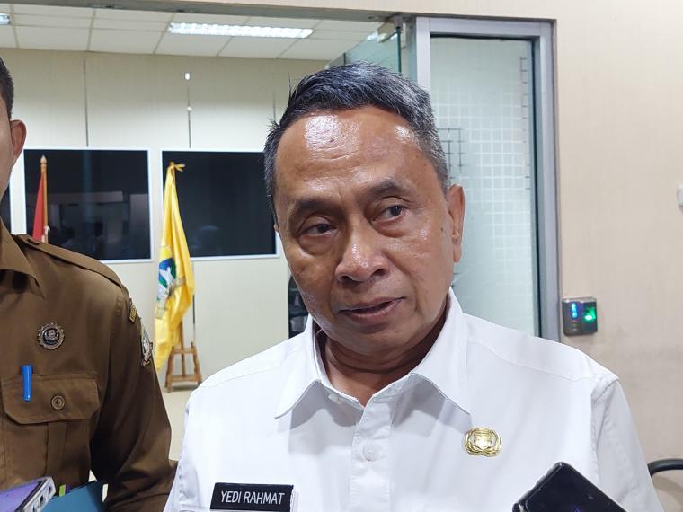 Pj Walikota Serang Yedi Rahmat saat diwawancara. (Dok: TitikNOL)