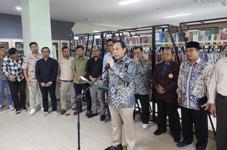 Rektor Untirta Prof Fatah Sulaiman saat deklarasi Pemilu 2024. (Foto: TitikNOL)