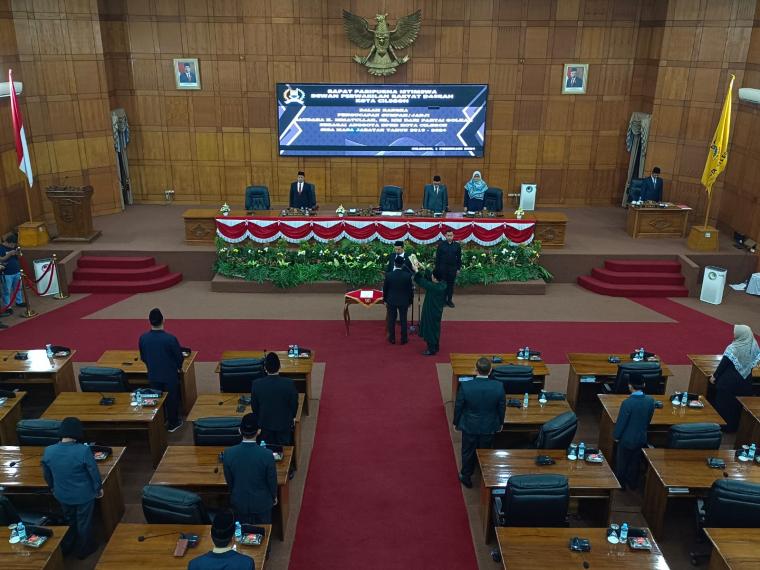 Suasana PAW Ismatullah dilantik jadi Anggota DPRD Cilegon. (Foto: TitikNOL)
