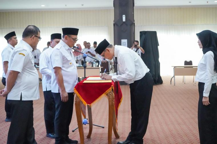 Walikota Cilegon , Helldy  Agustian usai melakukan pelantikan PPPK. (Foto: TitikNOL)