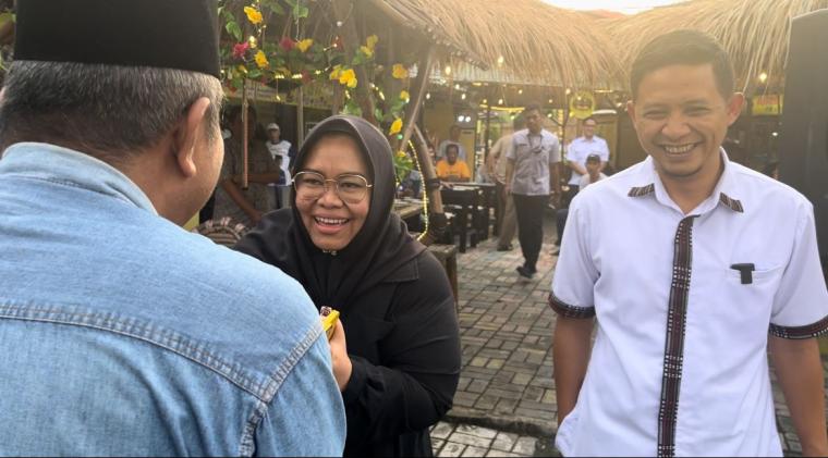 Ratu Ria Marya bersama Wahyu Nurjamil usai mengadiri talkshow di Taman Kuliner Pandawa Kota Serang. (Foto: TitikNOL)