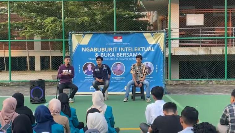 Suasana ngabuburit Intelektual dan Buka Bersama dengan tema diskusi â€œMenakar Problematika Provinsi Banten Hari Iniâ€ yang digelar di Kampus Universitas Serang Raya, Kamis, 21 Maret 2024. (Foto: TitikNOL)