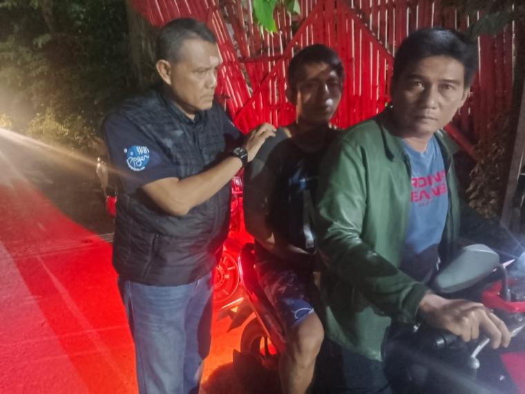 EN, calo bergaya preman saat diamankan polisi. (Dok: Polres Cilegon).