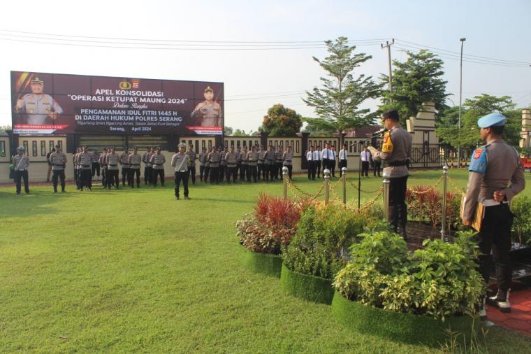 Suasana apel Operasi Ketupat Maung 2024 di lapangan hijau Mapolres Serang, Rabu (17/4/2024).