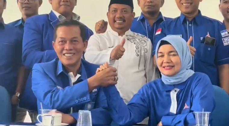 Ketua Dewan Pimpinan Cabang (DPC) Partai Demokrat Kota Serang Nuraeni bersama pengurus partai sambangi kantor Dewan Pimpinan Wilayah (DPW) PAN Banten disambut hangat oleh Ketua DPW PAN Banten Syafrudin. (Foto: TitikNOL)