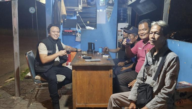 Kasat Reskrim Polresta Tangerang, Kompol Arief N Yusuf saat menyambangi keamanan perumahan.