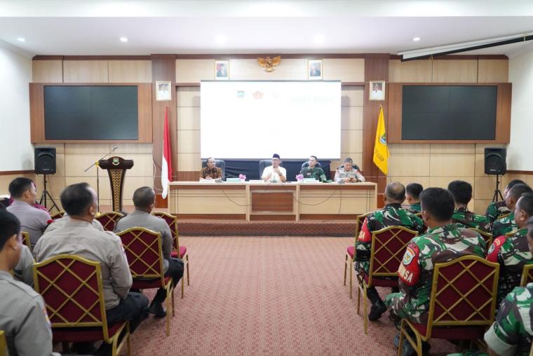 Silaturahmi bersama Babinsa dan Bhabinkamtibmas menjelang Hari Raya Idul Fitri 1445 Hijriyah di Aula Setda Kota Cilegon, Jumat 5 Maret 2024. (Foto: TitikNOL)