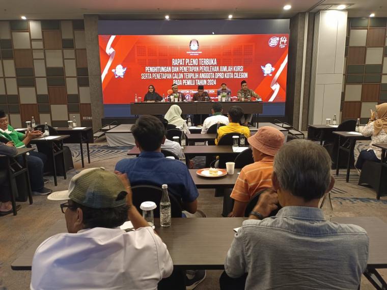 rapat pleno  penetapan perolehan jumlah kursi dan penetapan calon terpilih anggota DPRD Cilegon Pemilu 2024. (Foto: TitikNOL)