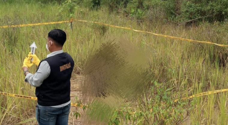 Mayat tanpa identitas yang ditemukan di sekitar Perumahan Saka Hils. (Foto: TitikNOL)