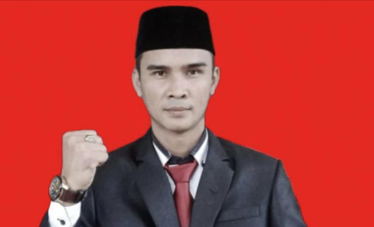 Ubed Jubaedi, Kepala Desa Rahong, Kecamatan Malingping. (Foto: TitikNOL)