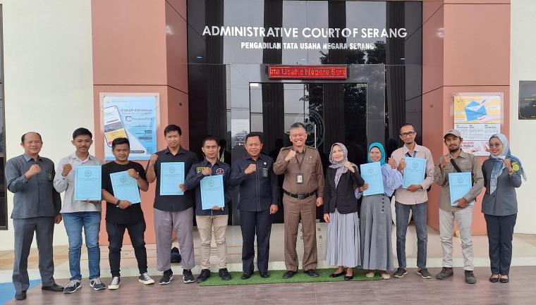 PTUN Serang saat foto bersama dengan mitra kerja (ist)