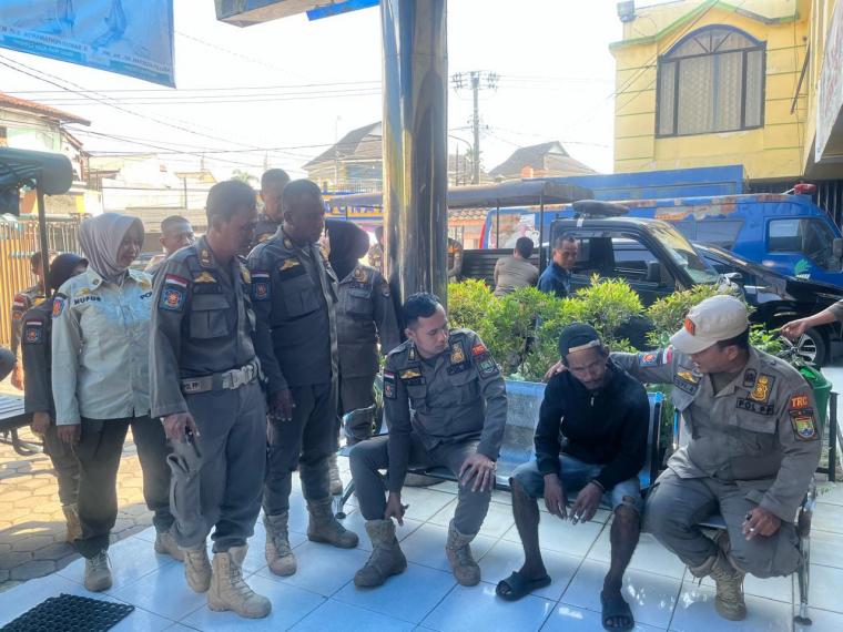 ODGJ yang Diamankan Satuan Polisi Pamong Praja (Satpol PP) Kota Cilegon. (Foto: TitikNOL)