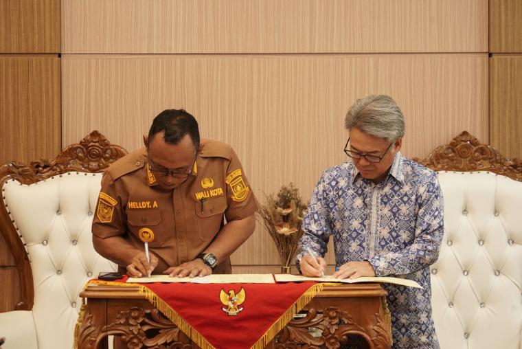 Pemerintah Kota Cilegon secara resmi menandatangani Memorandum of Understanding (MoU) dengan PT Nippon Shokubai Indonesia (NSI) terkait rekrutmen calon tenaga kerja lokal. (Foto: TitikNOL)