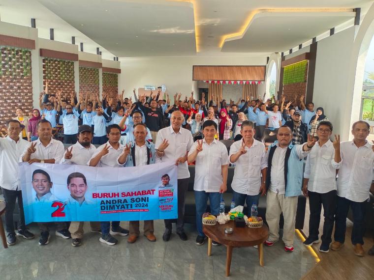 Buruh Kota Cilegon saat mendeklasikan dukungan untuk Andra - Dimyati di Pilgub Banten. (Foto: TitikNOL)