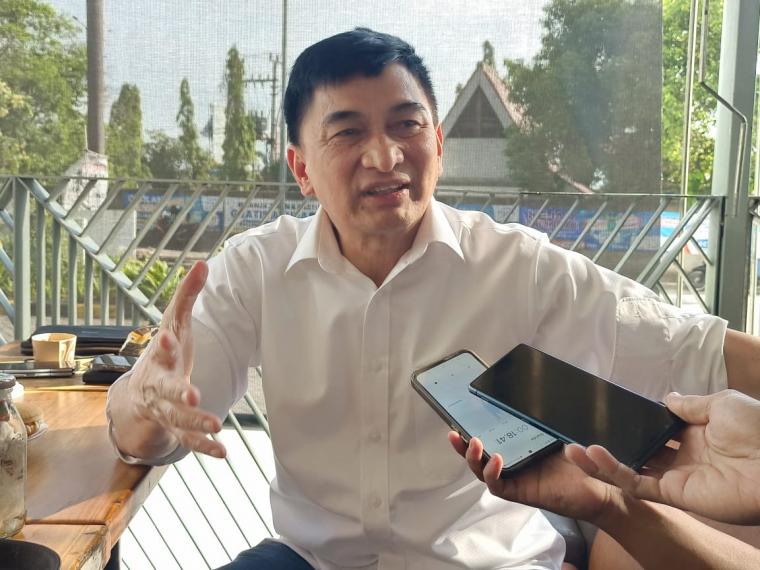 Calon Wakil Gubernur Banten Dimyati saat memberikan keterangan kepasa wartawan di Cilegon. (Foto: TitikNOL)