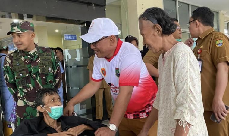 Walikota Cilegon Helldy Agustian saat meninjau RSUD Kota Cilegon. (Foto: Istimewa)