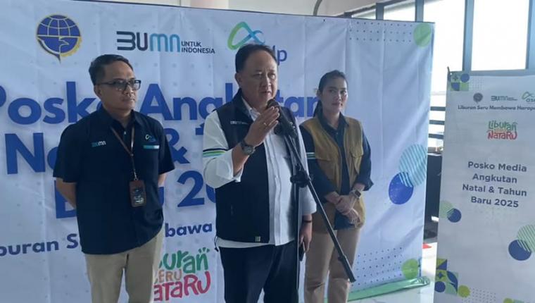 General Manager PT ASDP Indonesia Ferry Cabang Utama Merak, Rudi Sunarko saat memberikan keterangan kepada wartawan. (Foto: TitikNOL)