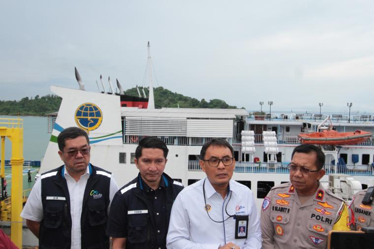 Dirjen Perhubungan Laut Kementerian Perhubungan Antoni Arif Priadi saat memberikan keterangan kepada wartawan di Pelabuhan Merak. (Istimewa)