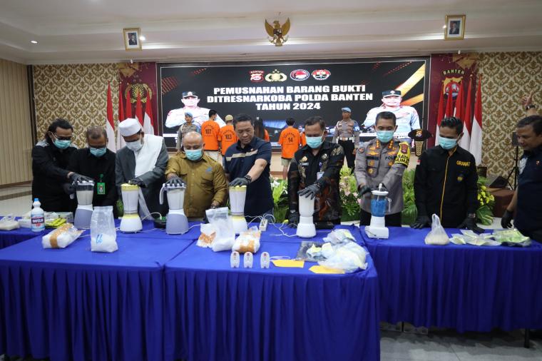 Suasana pemusnahan narkoba. (Foto: TitikNOL)