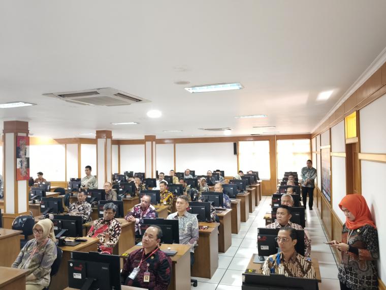Suasana Pejabat Esellon II mengikuti penilaian kompetensi Regional III BKN di Bandung. (Foto: TitikNOL)