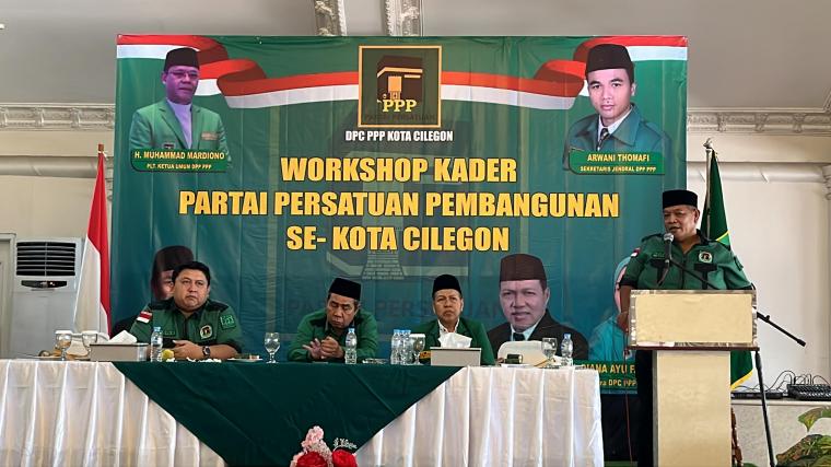 Ketua DPC PPP Sahruji saat memberikan sambutan dalam kegiatan workshop kader di Restoran Bintang Laguna. (Istimewa)