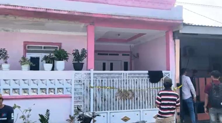 Rumah korban perampokan di Blok G10 No.11 Perumahan Puri Anggrek, Kelurahan Teritih, Kecamatan Walantaka, Kota Serang, diduga jadi korban perampokan. (Foto: TitikNOL)
