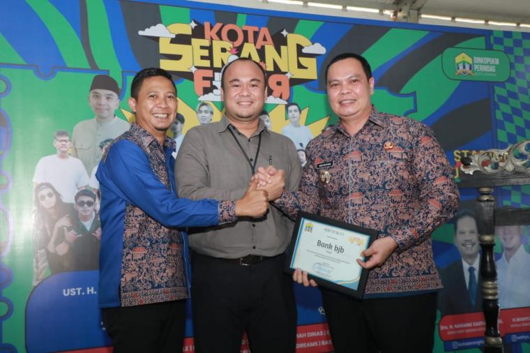 Wali Kota Serang Budi Rustandi saat membuka acara Pameran UMKM Kota Serang Fair (TitikNOL)