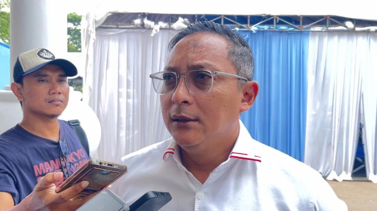 Kepala Bapenda Kota Serang W Hari Pamungkas saat diwawancarai awak media