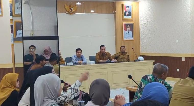 Mediasi penolakan dapur MBG di Aula Setda Pemkot Serang