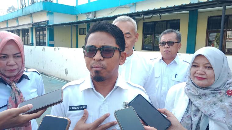Kadindikbud Kota Serang Ahmad Nuri saat diwawancarai