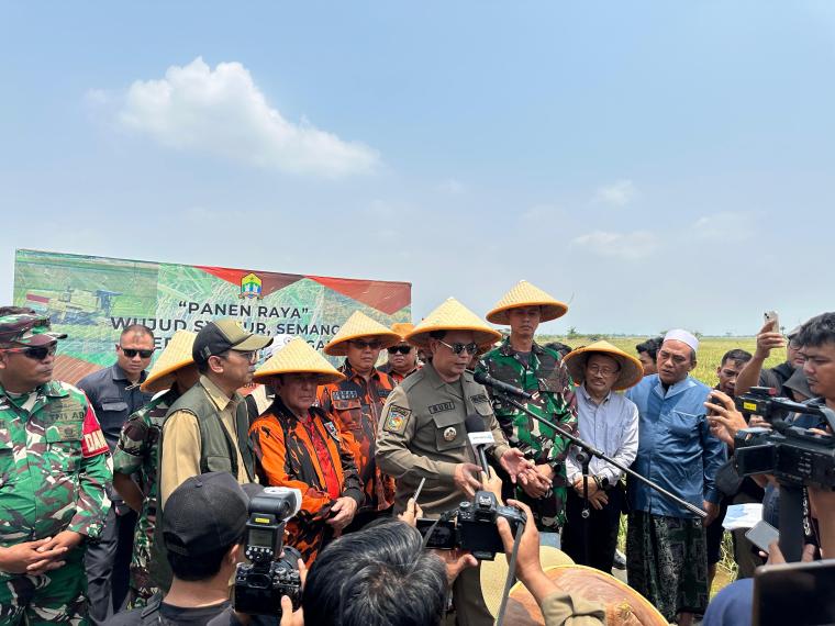 Wali Kota Serang Budi Rustandi saat diwawancara oleh wartawab