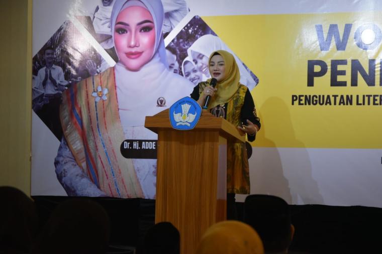 Anggota Komisi X DPR RI Adde Rosi saat membuka workshop