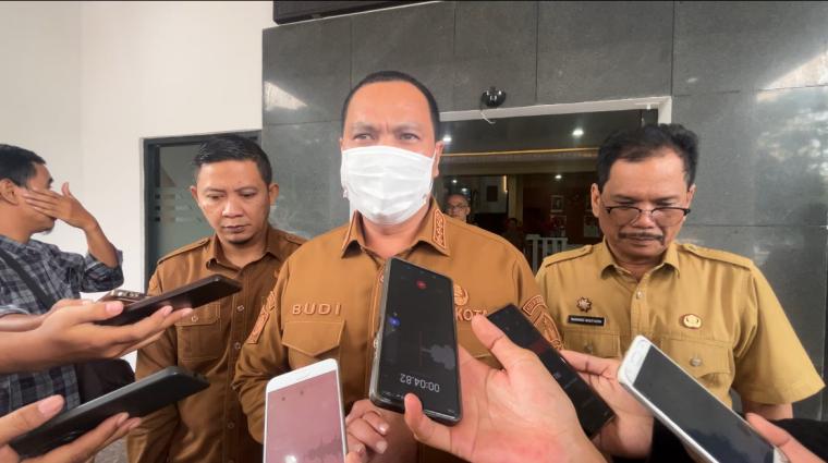 Wali Kota Serang Budi Rustandi saat diwawancari