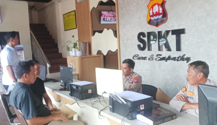 Komite sekolah saat melapor ke Polda Banten