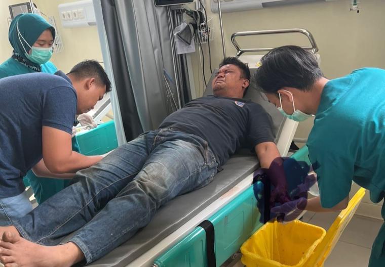 Terduga pelaku curanmor saat ditangani di rumah sakit