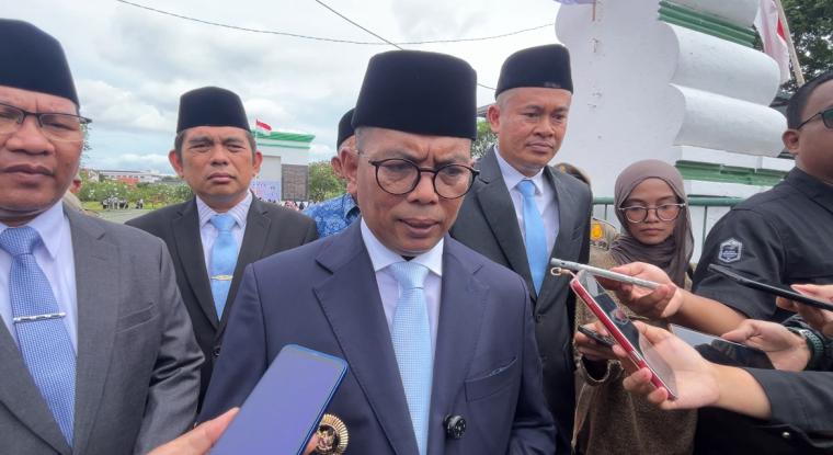 Gubernur Banten Andra Soni saat diwawancari