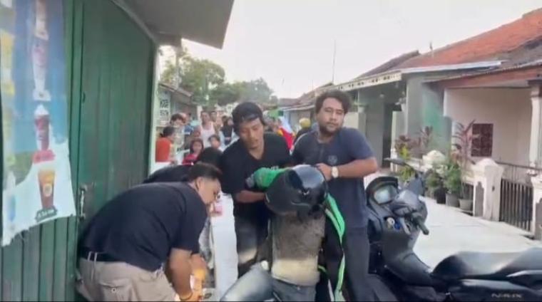 Resmob Satreskrim Polres Serang saat meringkus pelaku pencuri kendaraan motor