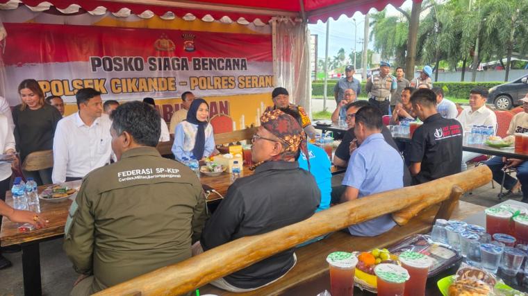 Pertemuan serikat buruh dengan bupati Serang