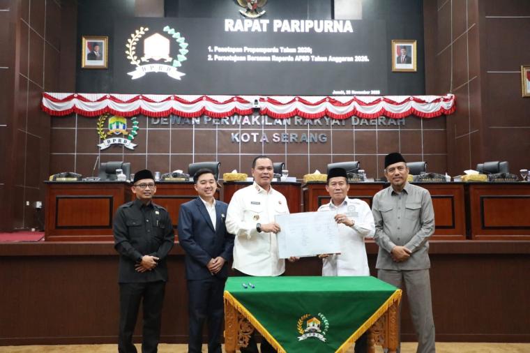 Wali Kota Serang Budi Rustandi bersama DPRD Kota Serang