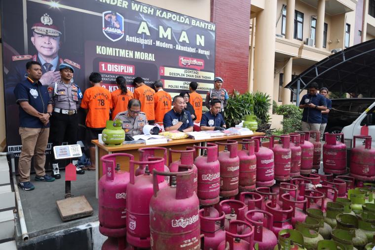 Para pelaku pengoplos gas saat ekspos ungkap kasus di Polda Banten