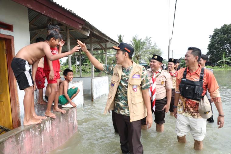 Wakil Wali Kota Serang Nur Agis saat meninjau banjir.