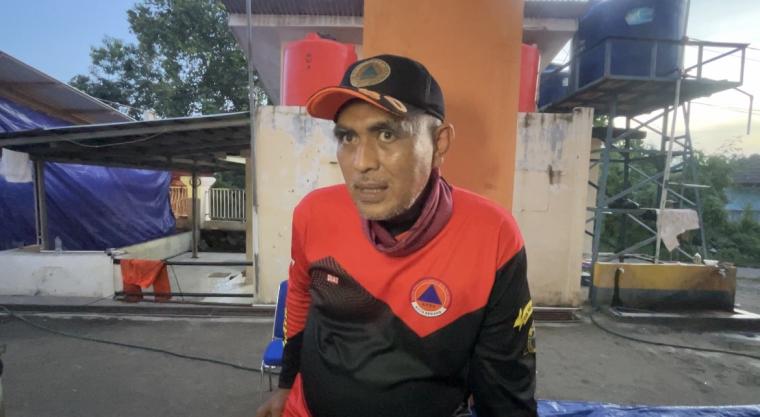 Plt. Kepala Pelaksana BPBD Kota Serang Diat Hermawan saat diwawancarai. (Foto: TitikNOL)