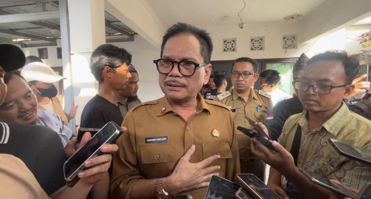 Sekda Kota Serang Nanang Saefudin saat diwawancarai awak media. (Foto: TitikNOL)