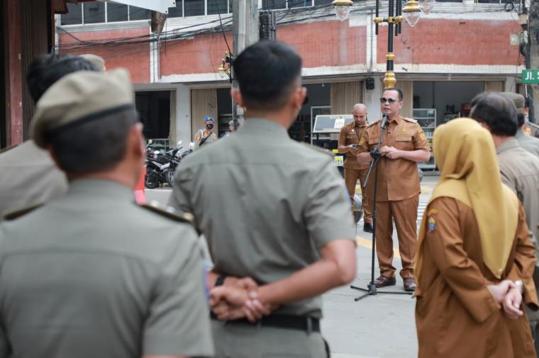 Wali Kota Serang Budi Rustandi saat memimpin Apel Kesiapsiagaan di Kawasan Royal Baroe. (Foto: Deon)