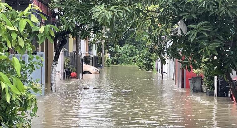 Kondisi banjir di Perumahan Grand Sutera Kota Serang. (Foto: TitikNOL)