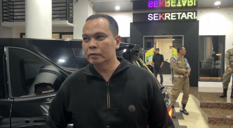 Wali Kota Serang Budi Rustandi saat diwawancarai.